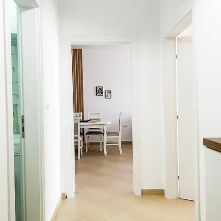1 Bedroom 829 Apartment