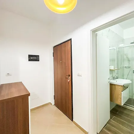 1 Bedroom 829 *